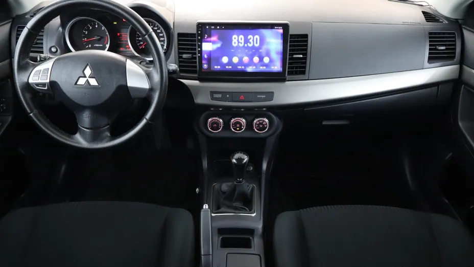 Mitsubishi Lancer -