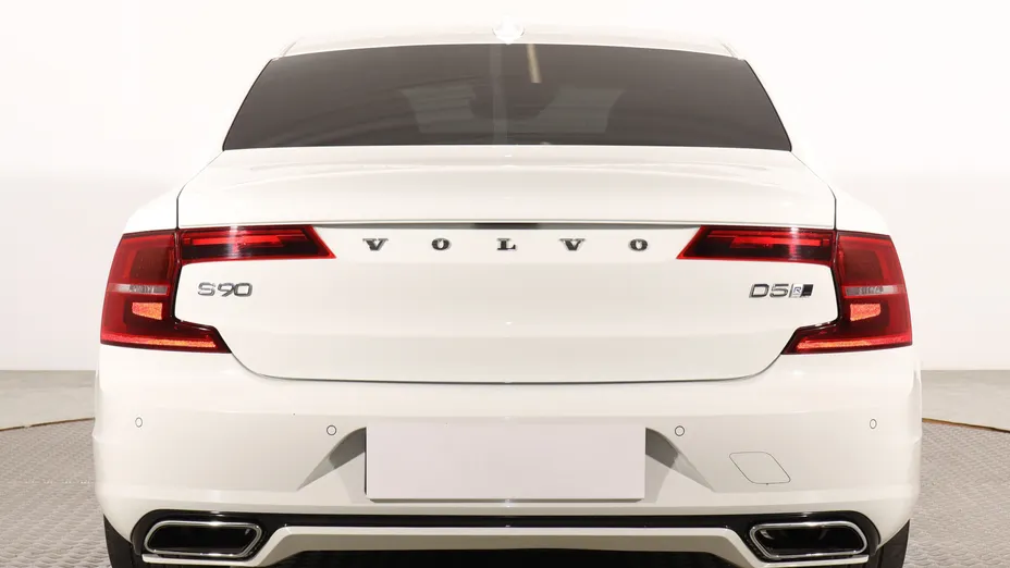 Volvo S90 -