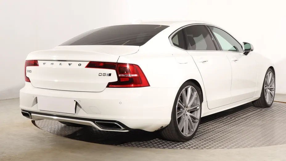 Volvo S90 -