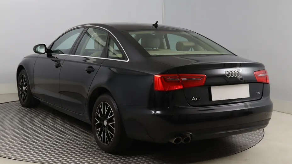 Audi A6 -