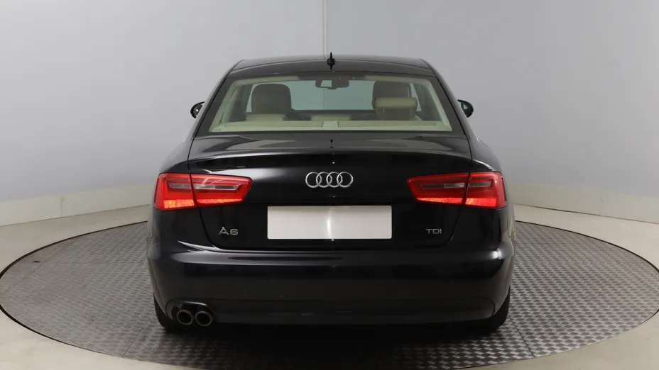 Audi A6 -