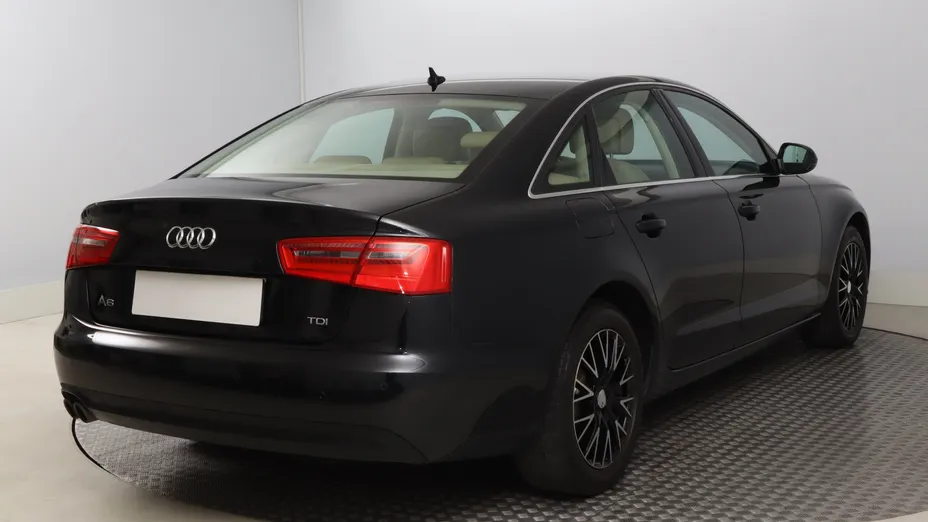 Audi A6 -