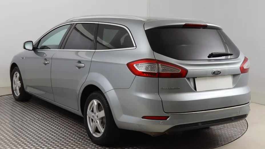 Ford Mondeo -