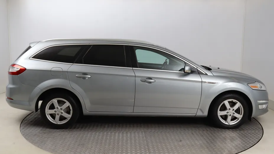 Ford Mondeo -