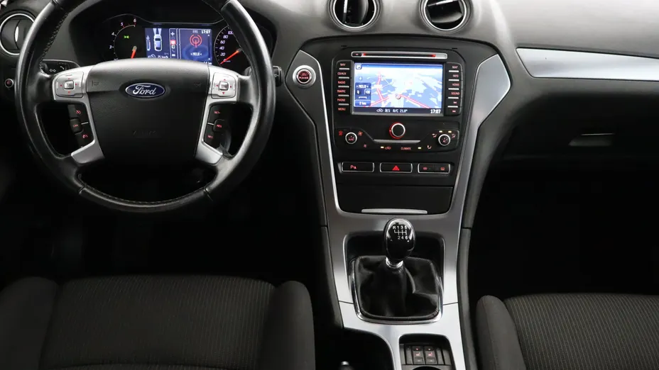 Ford Mondeo -