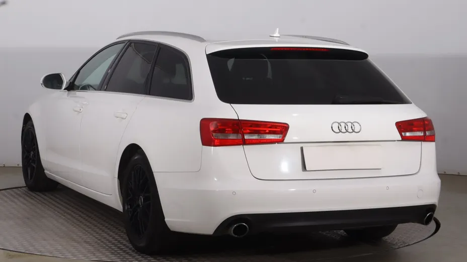 Audi A6 -