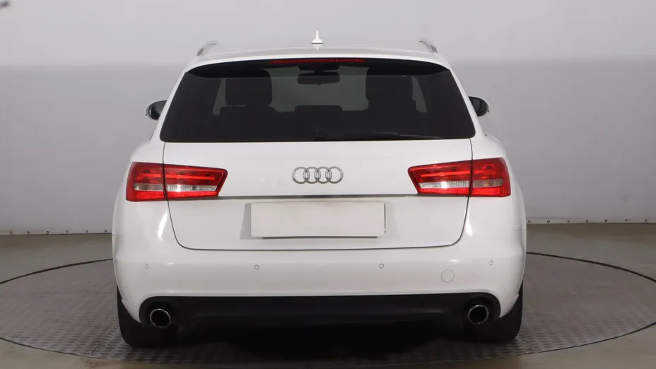 Audi A6 -