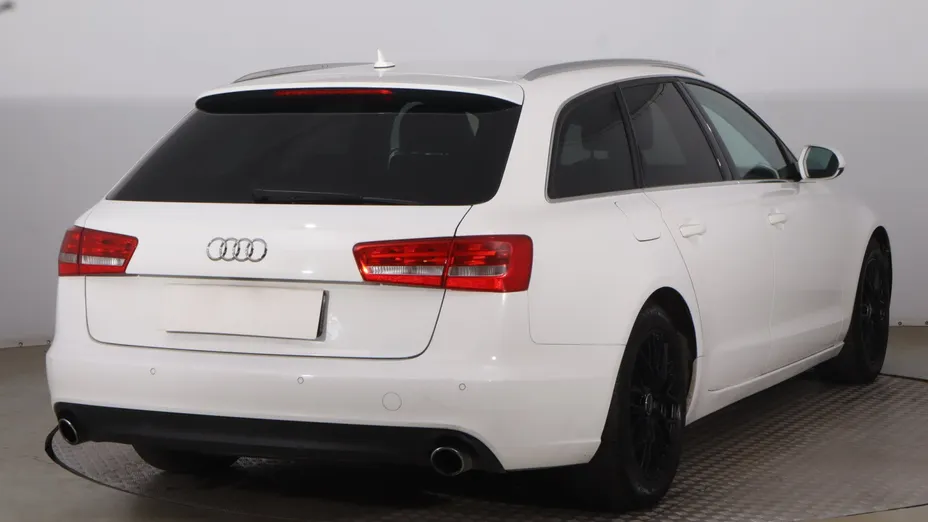 Audi A6 -