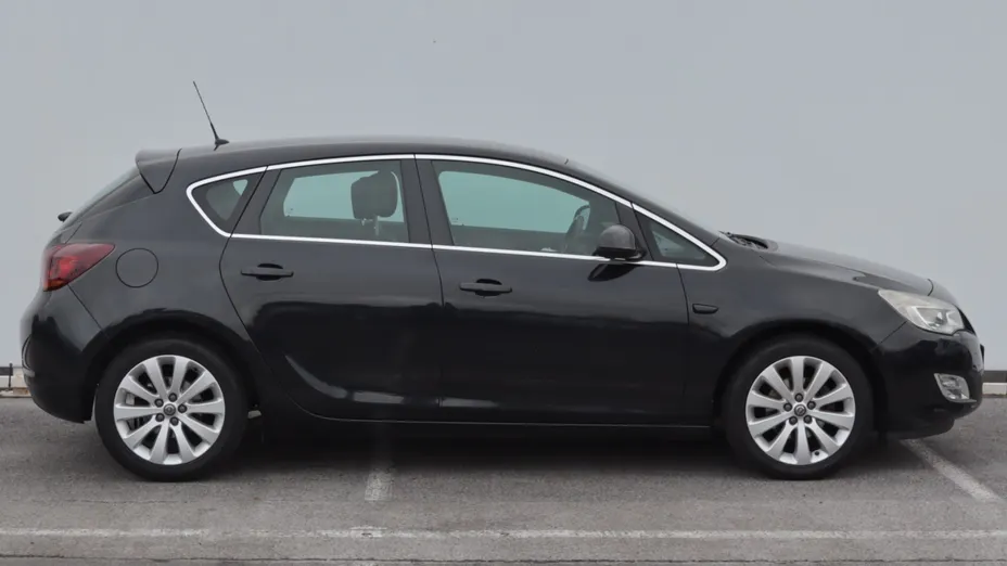 Opel Astra -