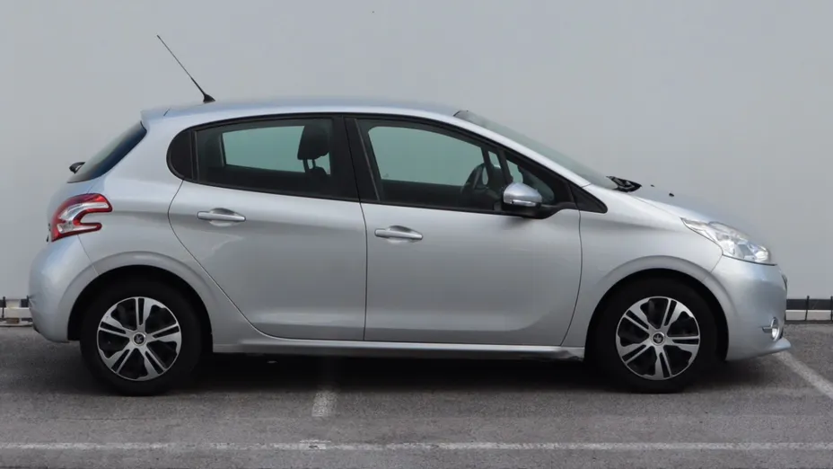 Peugeot 208 -