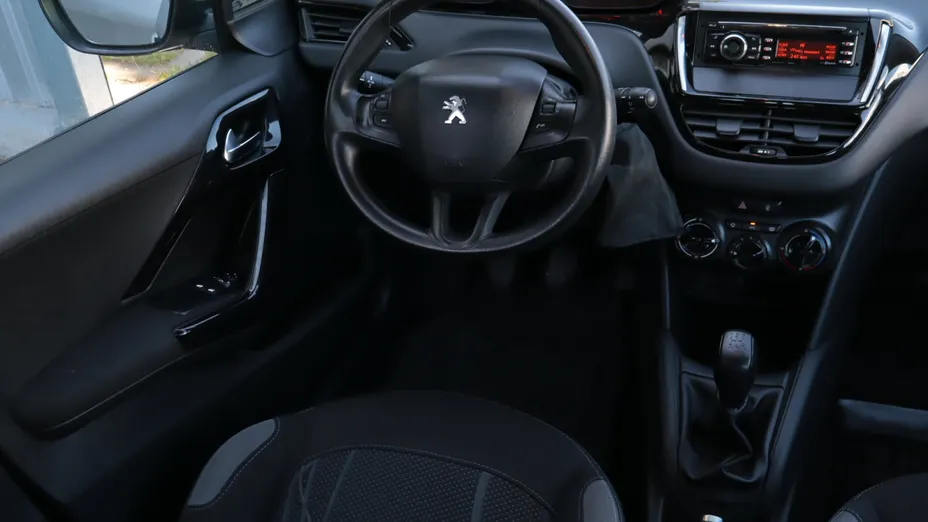 Peugeot 208 -