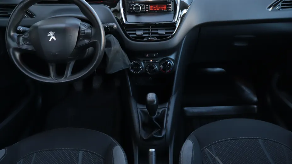 Peugeot 208 -