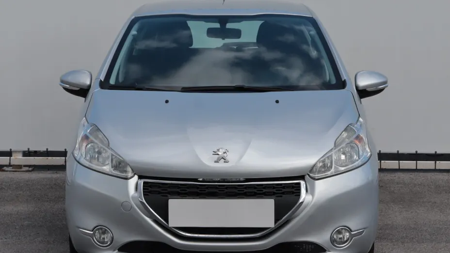 Peugeot 208 -