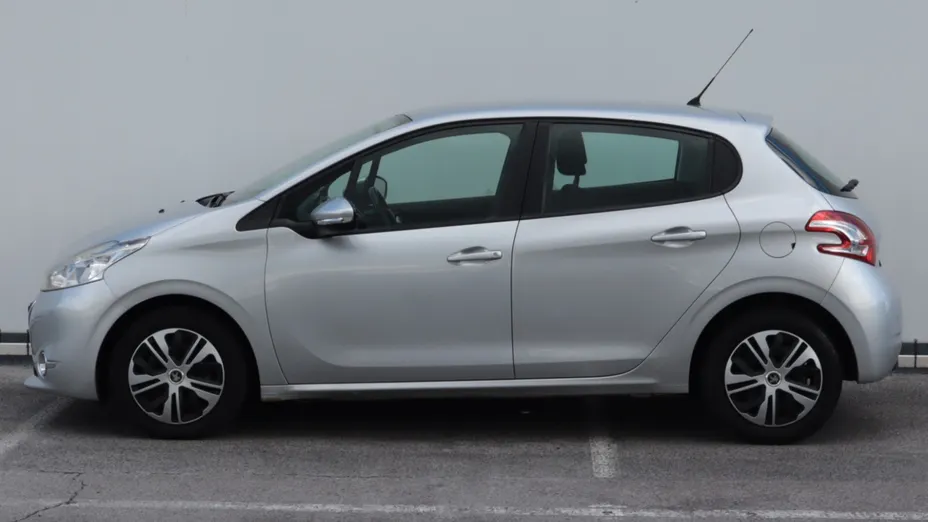 Peugeot 208 -