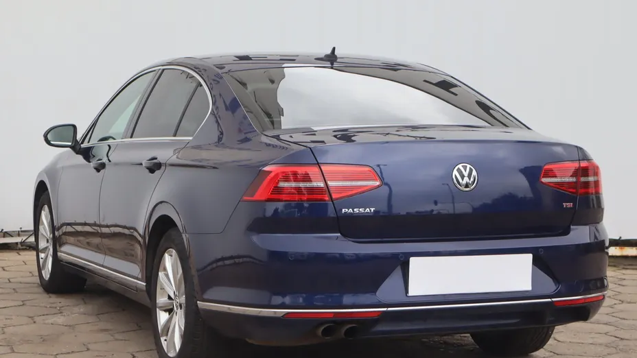 VW Passat -