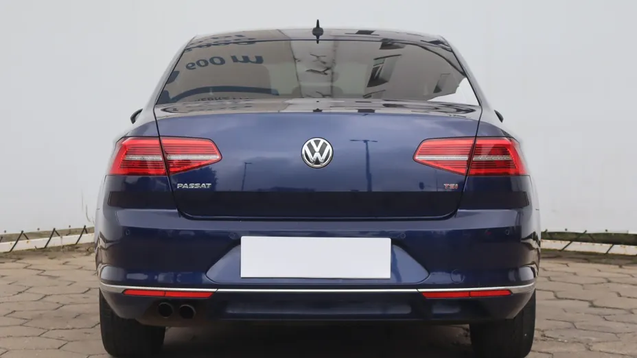 VW Passat -