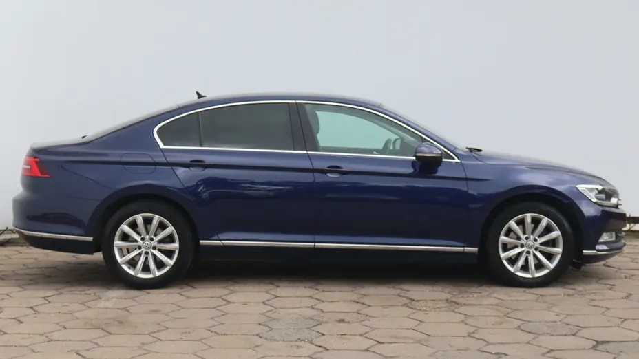 VW Passat -