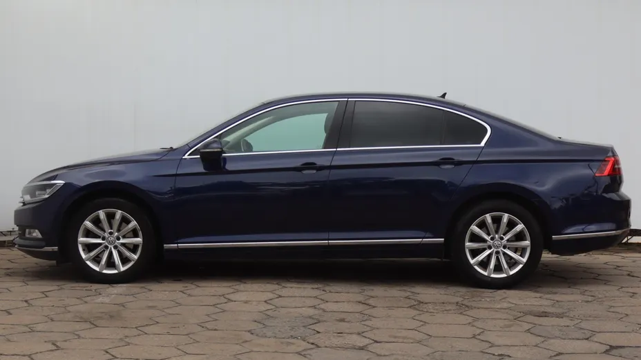 VW Passat -