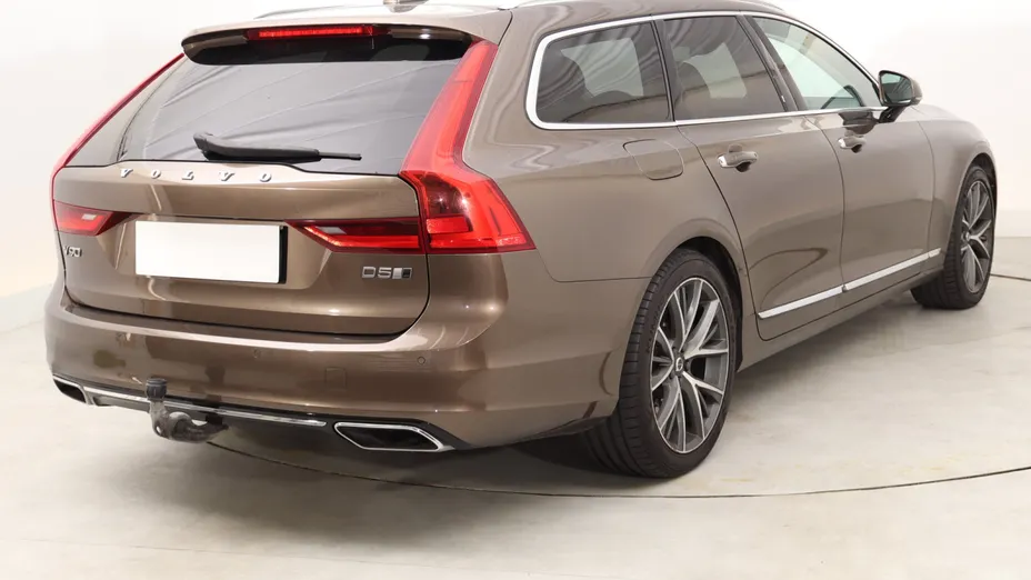 Volvo V90 -