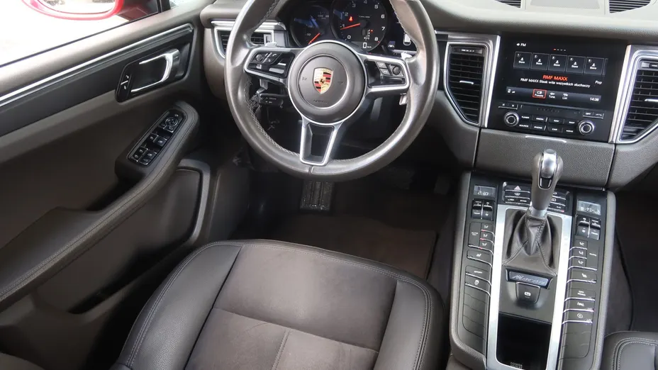 Porsche Macan -