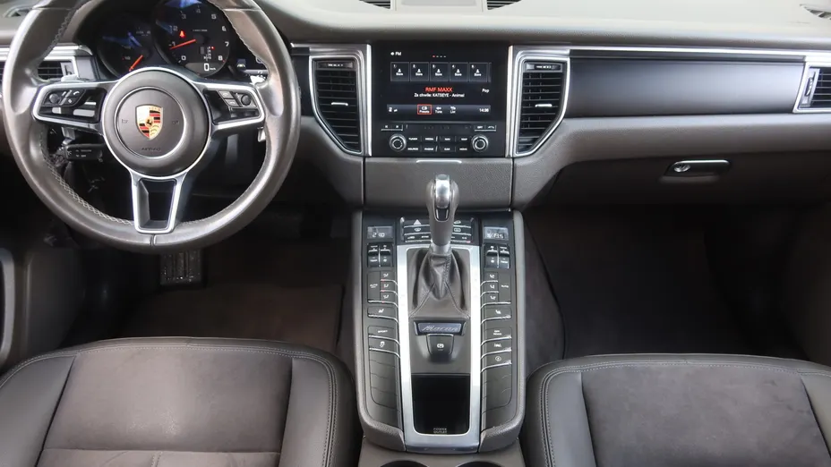 Porsche Macan -