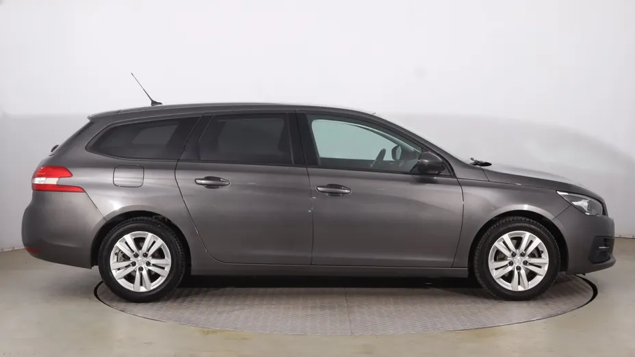 Peugeot 308 -