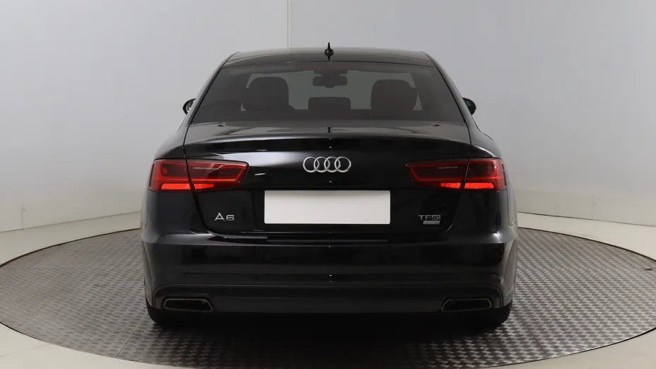 Audi A6 -