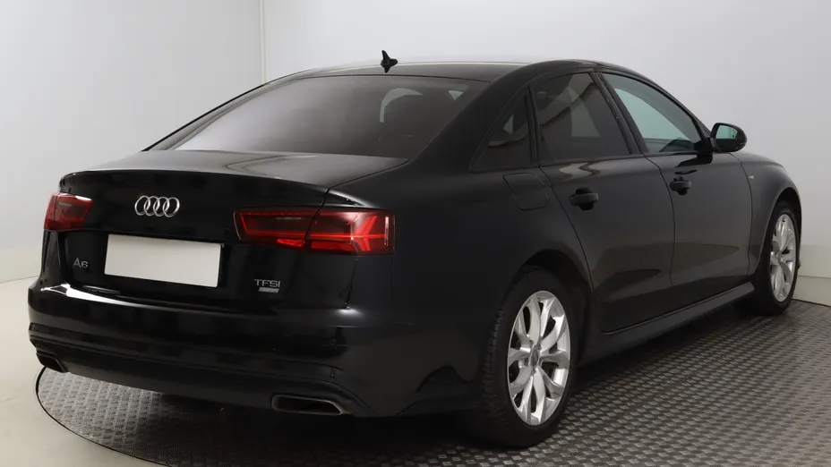 Audi A6 -