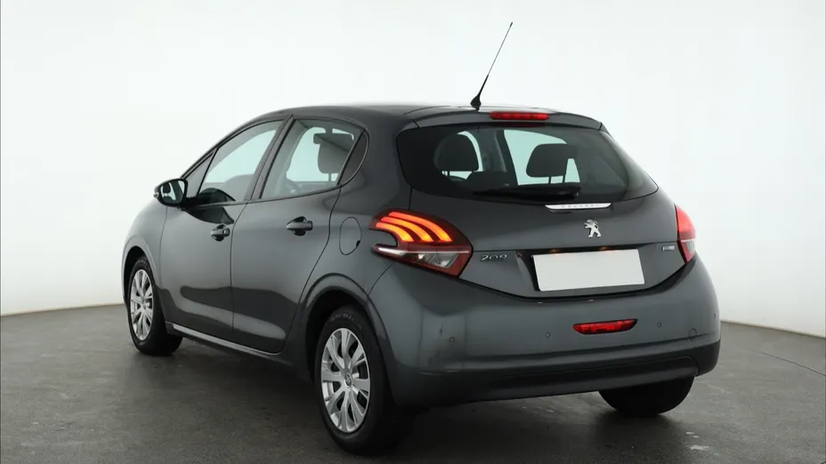 Peugeot 208 -