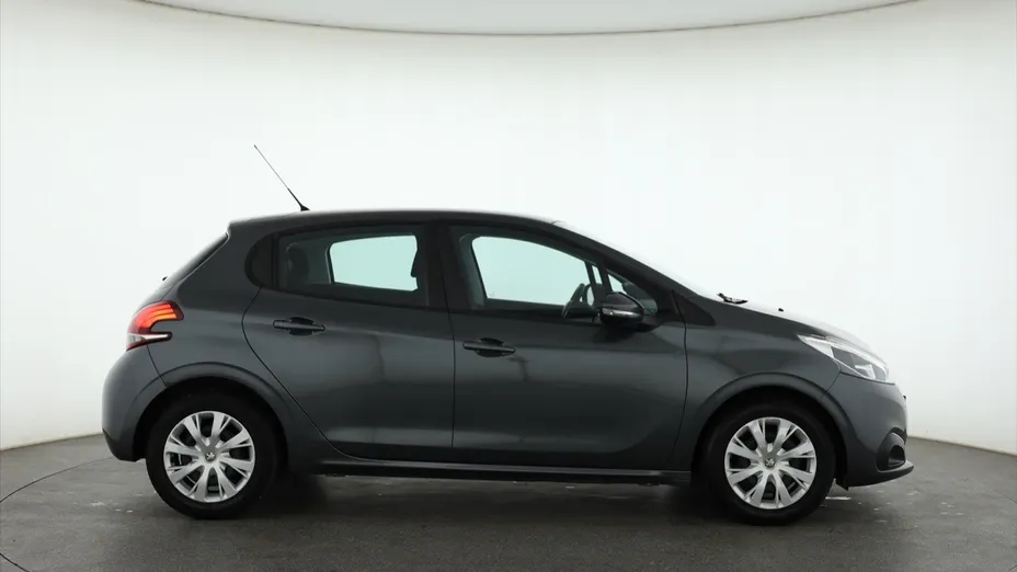 Peugeot 208 -