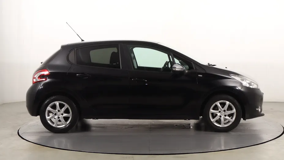 Peugeot 208 -