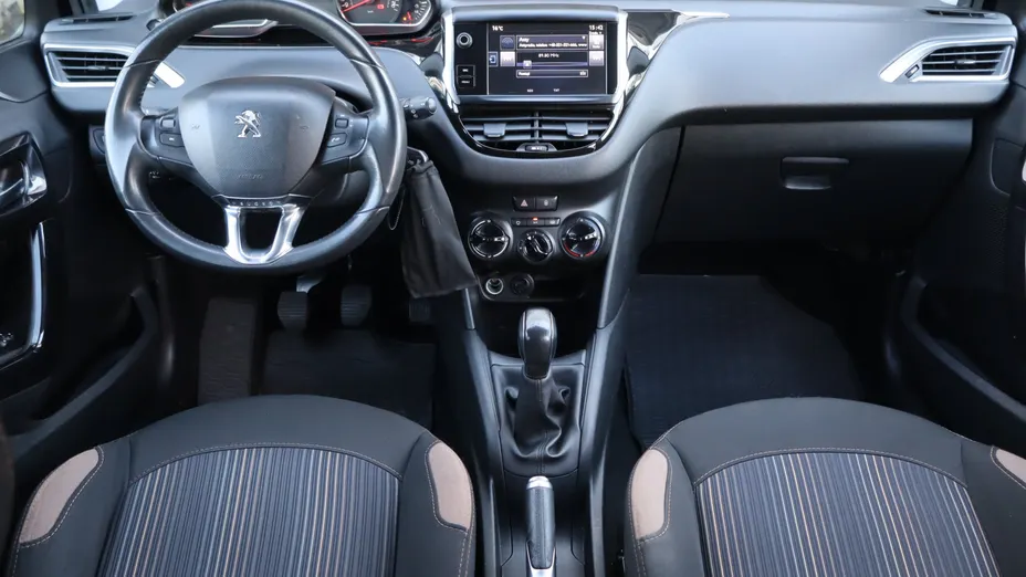 Peugeot 208 -
