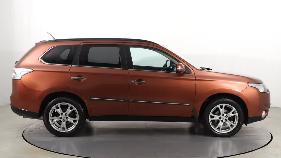 Mitsubishi Outlander -
