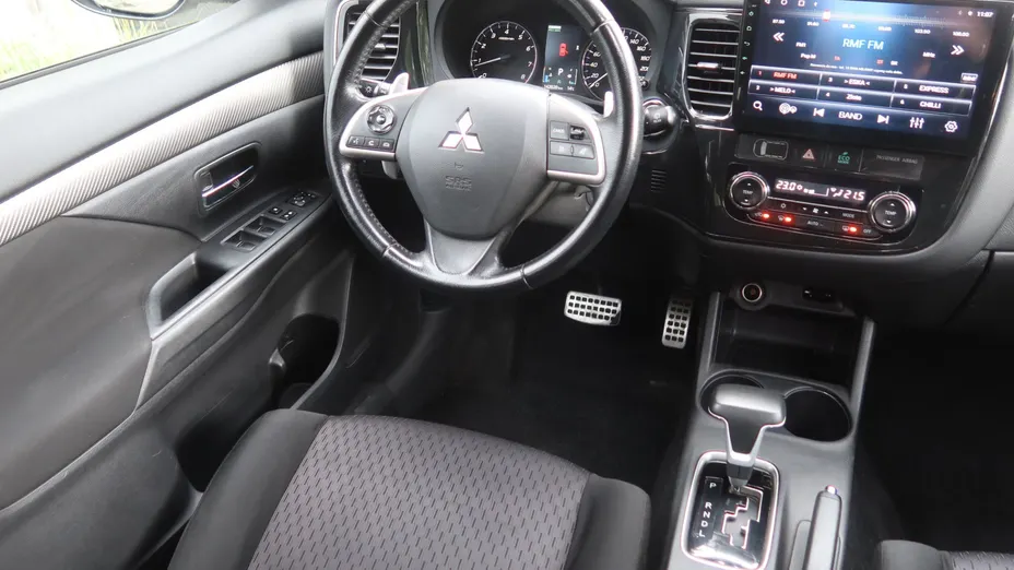 Mitsubishi Outlander -