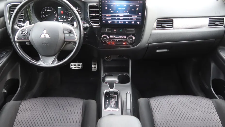 Mitsubishi Outlander -