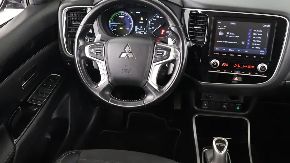 Mitsubishi Outlander -
