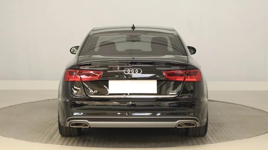 Audi A6 -