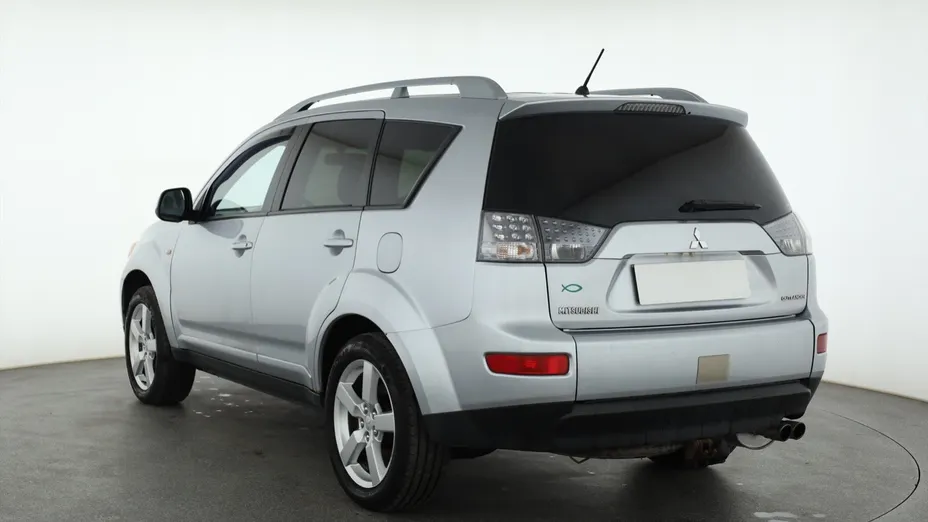 Mitsubishi Outlander -