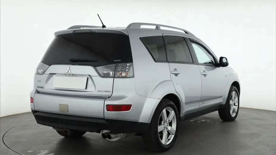 Mitsubishi Outlander -
