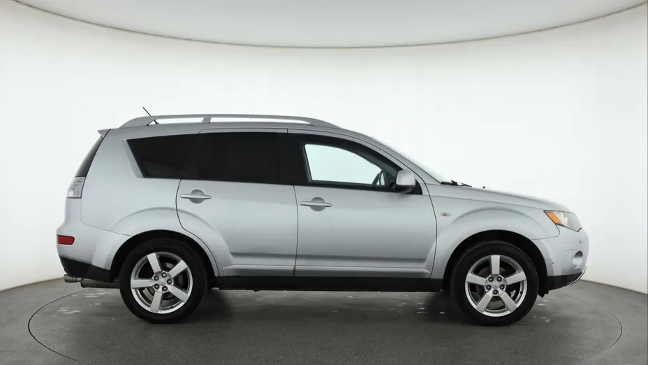 Mitsubishi Outlander -