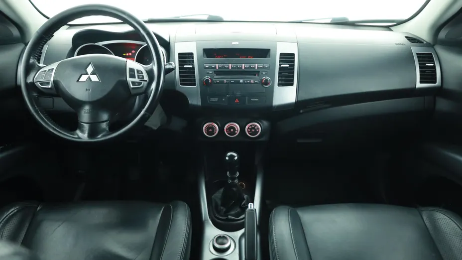 Mitsubishi Outlander -