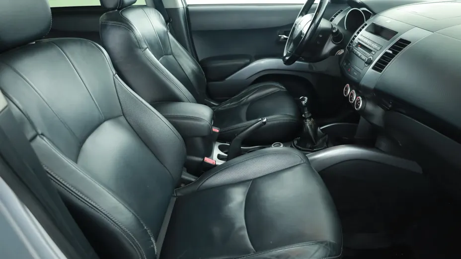 Mitsubishi Outlander -