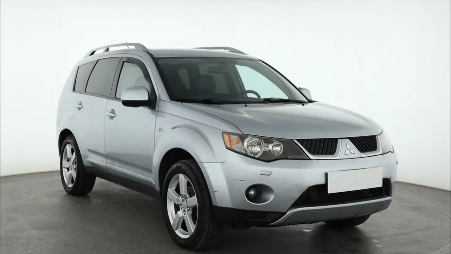 Mitsubishi Outlander -