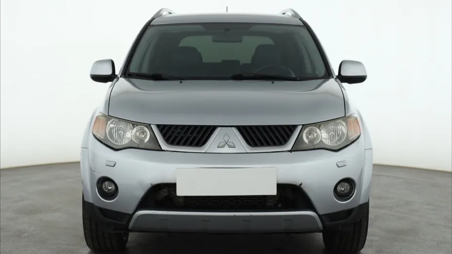 Mitsubishi Outlander -