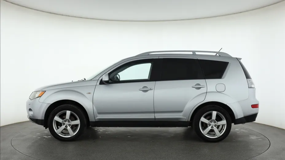 Mitsubishi Outlander -