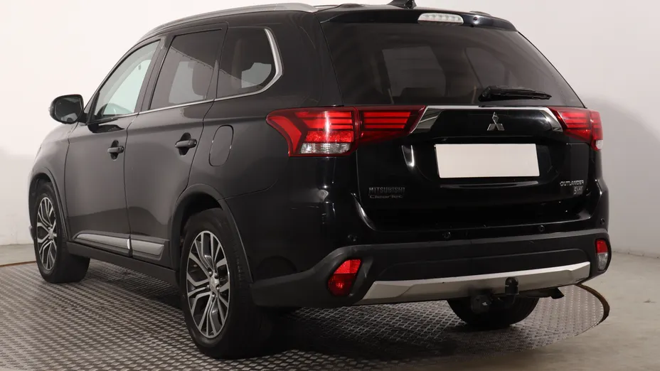 Mitsubishi Outlander -