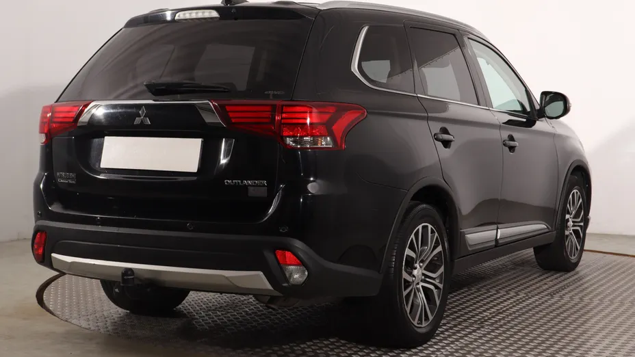 Mitsubishi Outlander -