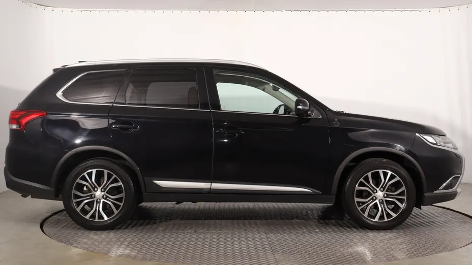 Mitsubishi Outlander -