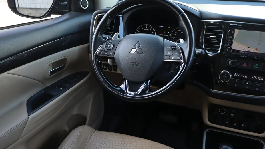 Mitsubishi Outlander -