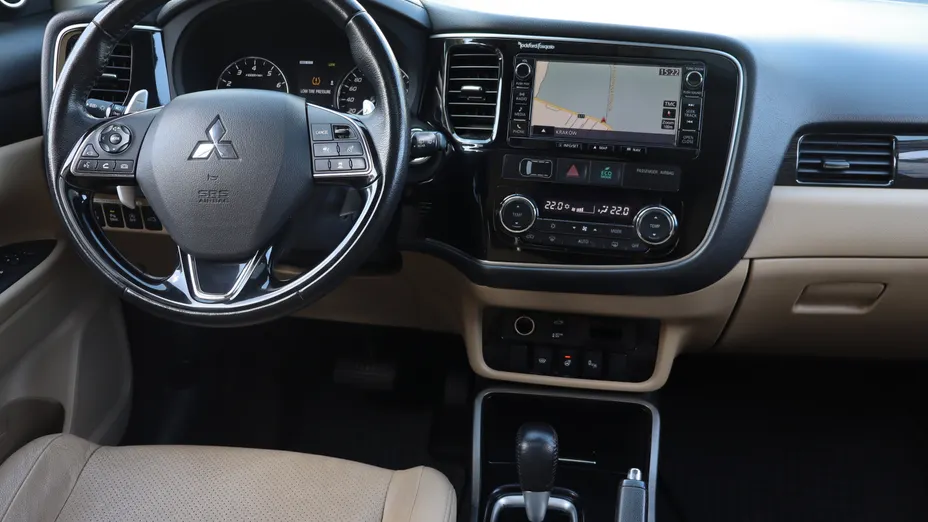 Mitsubishi Outlander -